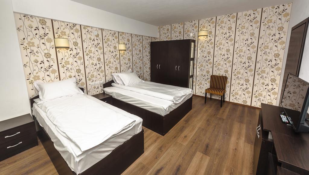 Sara'S Sons Hotel Baile Herculane Ngoại thất bức ảnh