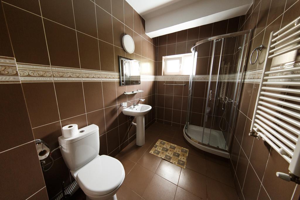Sara'S Sons Hotel Baile Herculane Ngoại thất bức ảnh