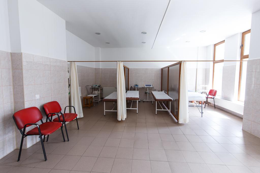 Sara'S Sons Hotel Baile Herculane Ngoại thất bức ảnh