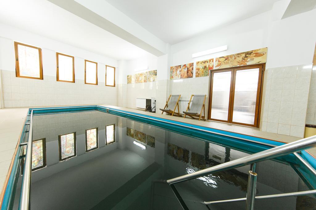 Sara'S Sons Hotel Baile Herculane Ngoại thất bức ảnh
